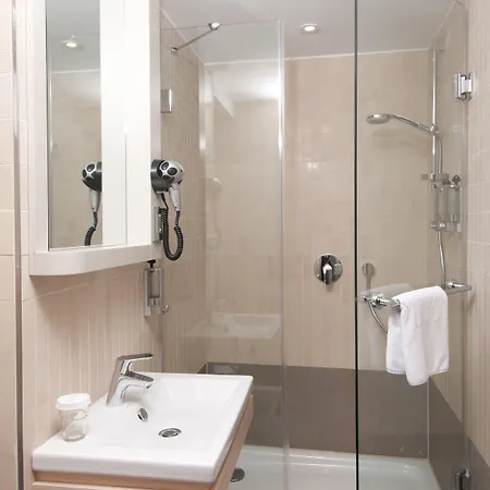 Titanic Comfort Mitte برلين