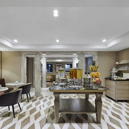 Titanic Comfort Mitte