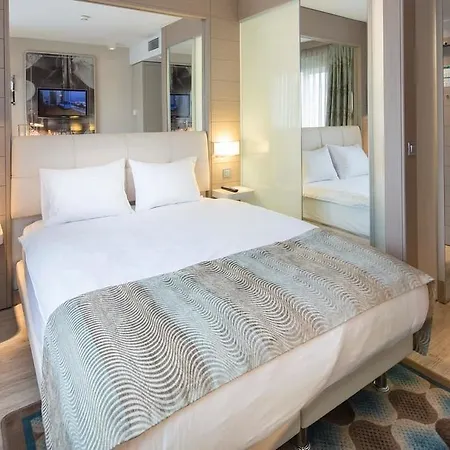 Titanic Comfort Mitte 酒店 3*